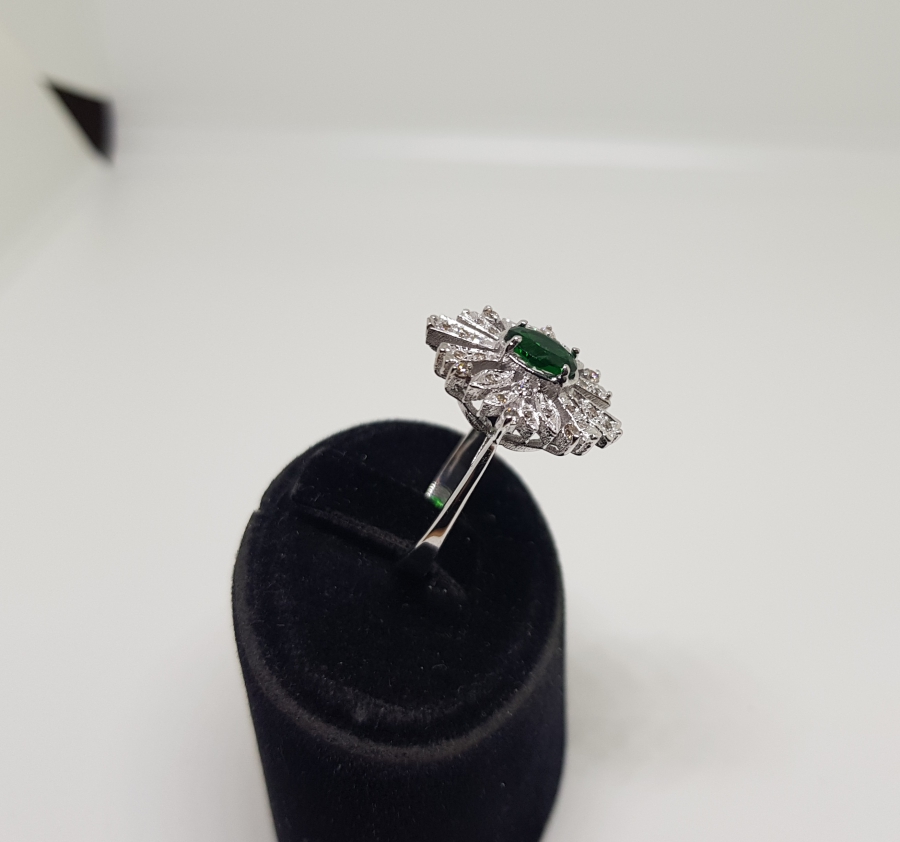 ZÜMRÜT VE PIRLANTA TAŞLI AYÇİÇEĞİ MODELİ YÜZÜK