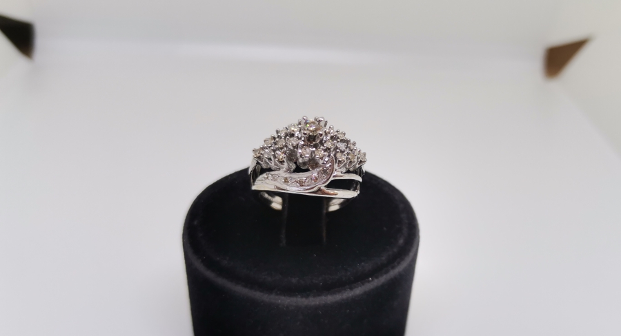 PIRLANTA TAŞLI YAN MEKİK MODELİ YÜZÜK