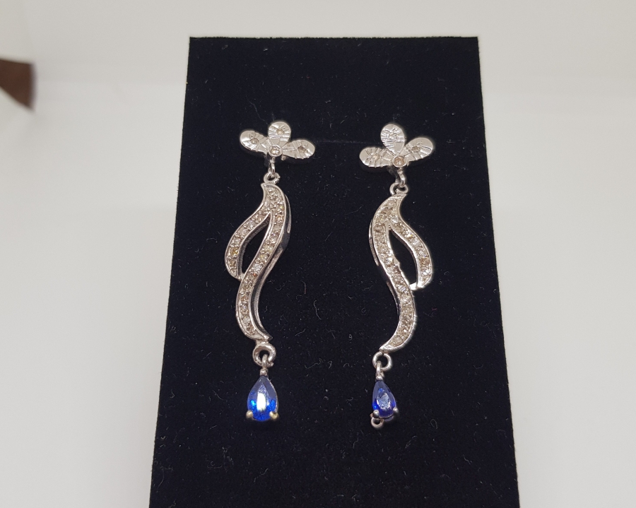 DALGALI MODEL SAFİR VE PIRLANTA TAŞLI KÜPE