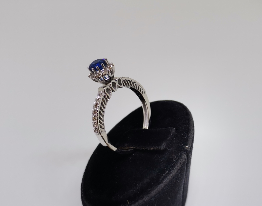 SAFİR VE PIRLANTA TAŞLI TAÇ MODELİ YÜZÜK