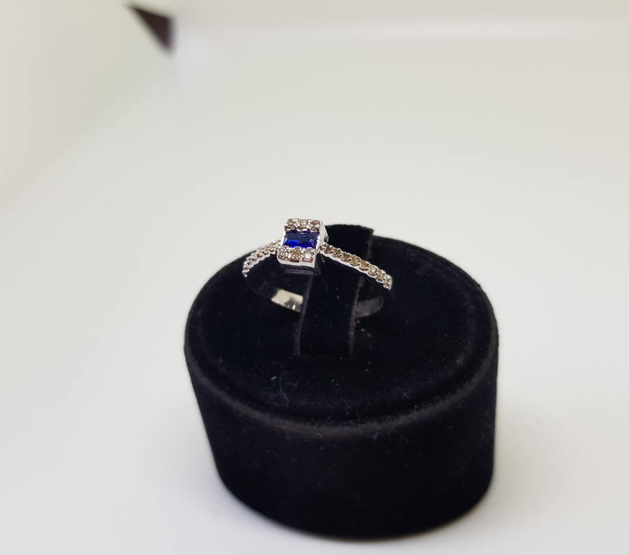 PIRLANTA VE SAFİR TAŞLI MİNİ BAGET MODEL YÜZÜK