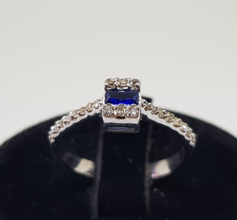 PIRLANTA VE SAFİR TAŞLI MİNİ BAGET MODEL YÜZÜK