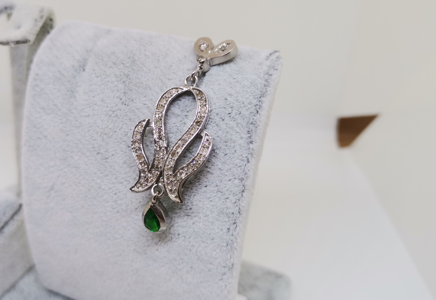 ZÜMRÜT VE PIRLANTA TAŞLI SONSUZLUK MODEL KOLYE