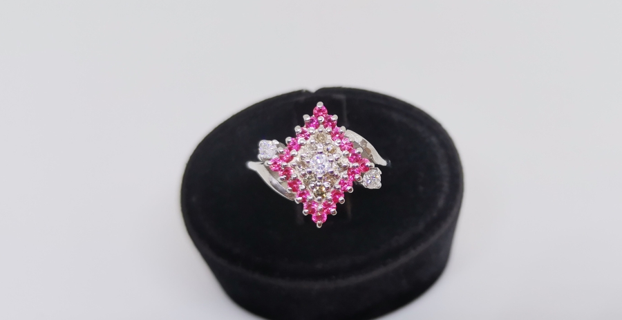 YAKUT VE PILANTA TAŞLI DİK KARE MODELİ YÜZÜK