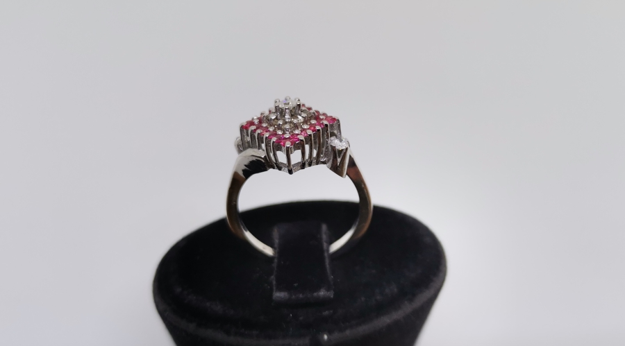 YAKUT VE PILANTA TAŞLI DİK KARE MODELİ YÜZÜK