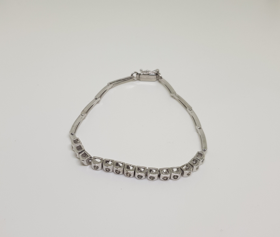 PIRLANTA TAŞLI KARE MODEL BİLEKLİK