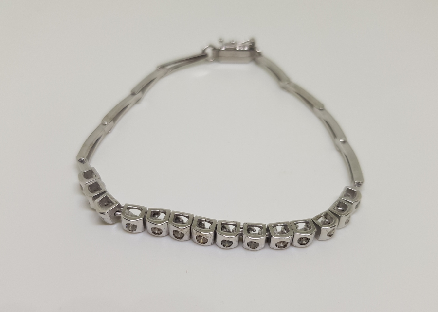 PIRLANTA TAŞLI KARE MODEL BİLEKLİK