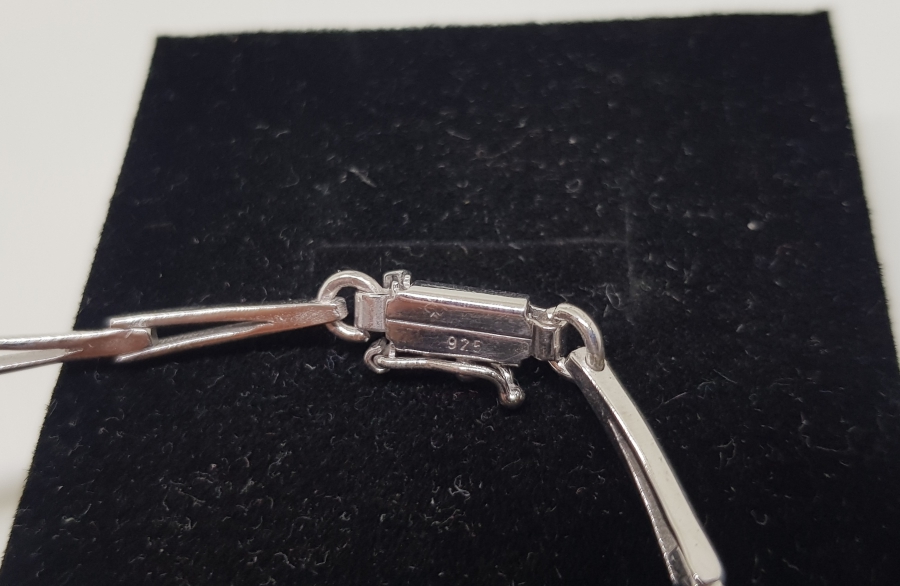 PIRLANTA TAŞLI KARE MODEL BİLEKLİK