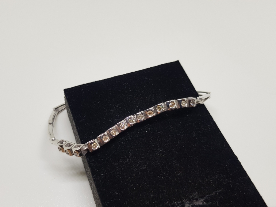 PIRLANTA TAŞLI KARE MODEL BİLEKLİK