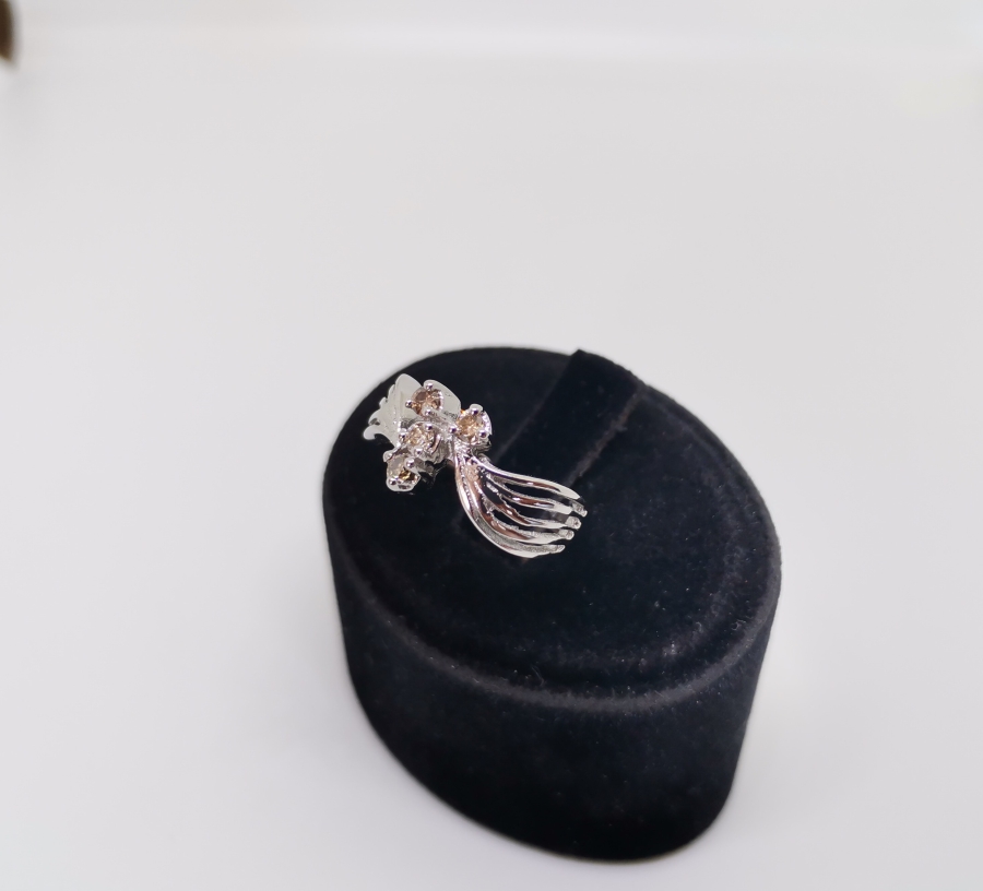 KANATLI MELEK MODELİ PIRLANTA TAŞLI YÜZÜK