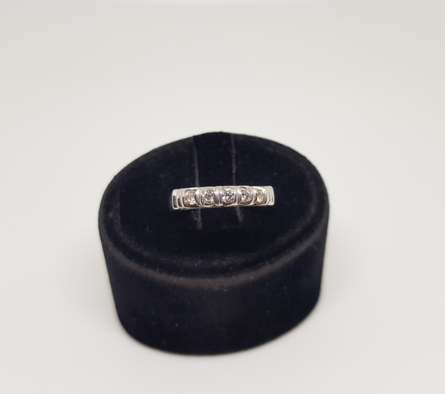 BEŞTAŞ MODEL PIRLANTA TAŞLI YÜZÜK