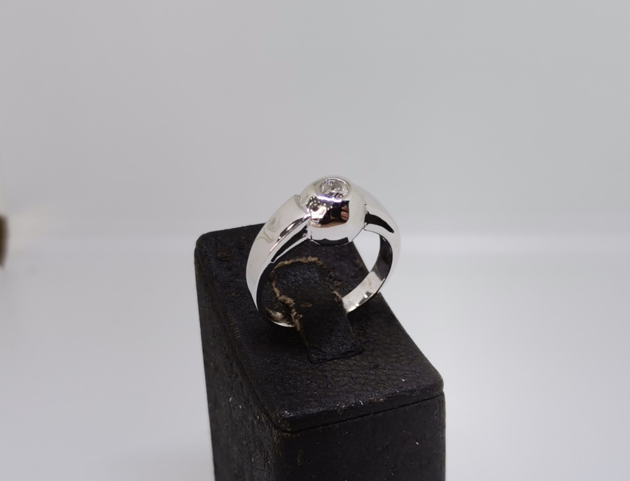 TEK TAŞ PIRLANTA YÜZÜK