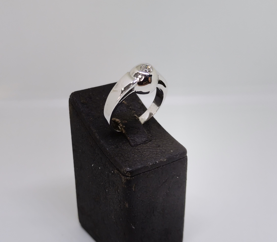 TEK TAŞ PIRLANTA YÜZÜK