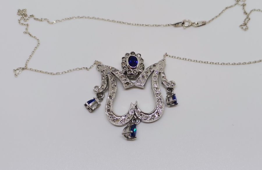 LALE MODEL PIRLANTA GERDANLIK