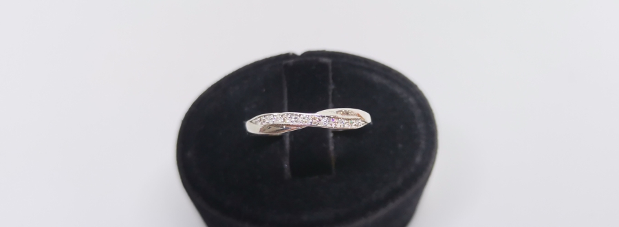 SONSUZLUK MODELİ PIRLANTA TAŞLI YÜZÜK