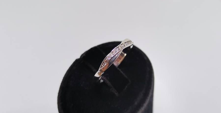 SONSUZLUK MODELİ PIRLANTA TAŞLI YÜZÜK