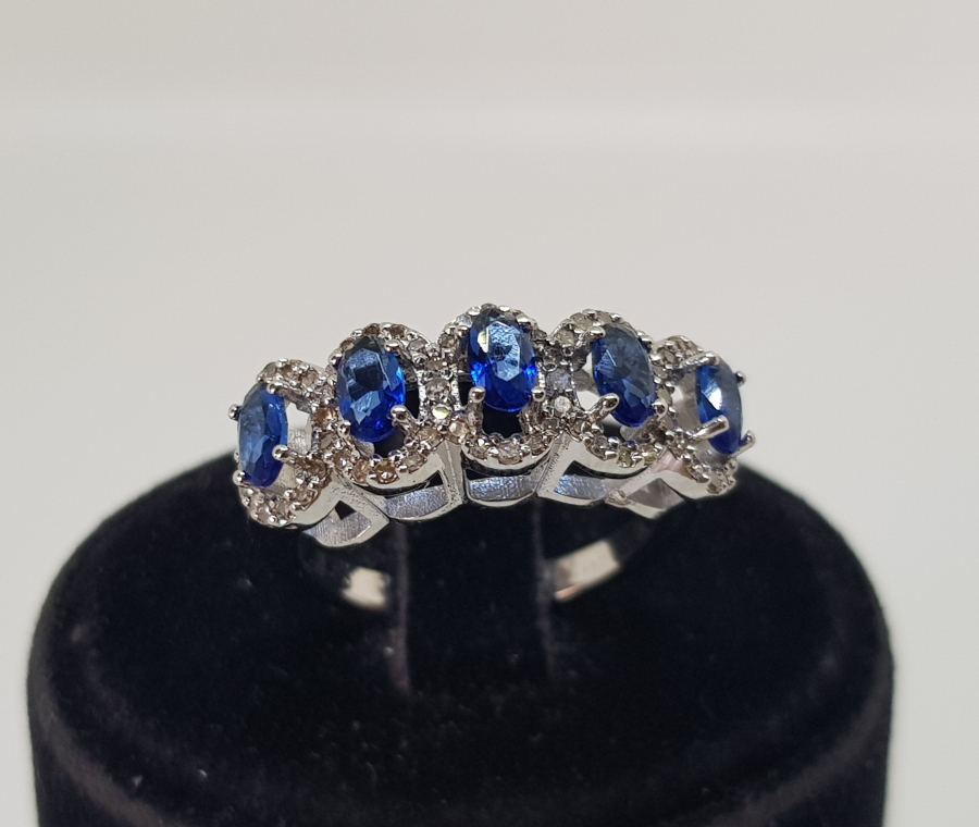 SAFİR VE PIRLANTA TAŞLI YARIM TAMTUR MODEL YÜZÜK