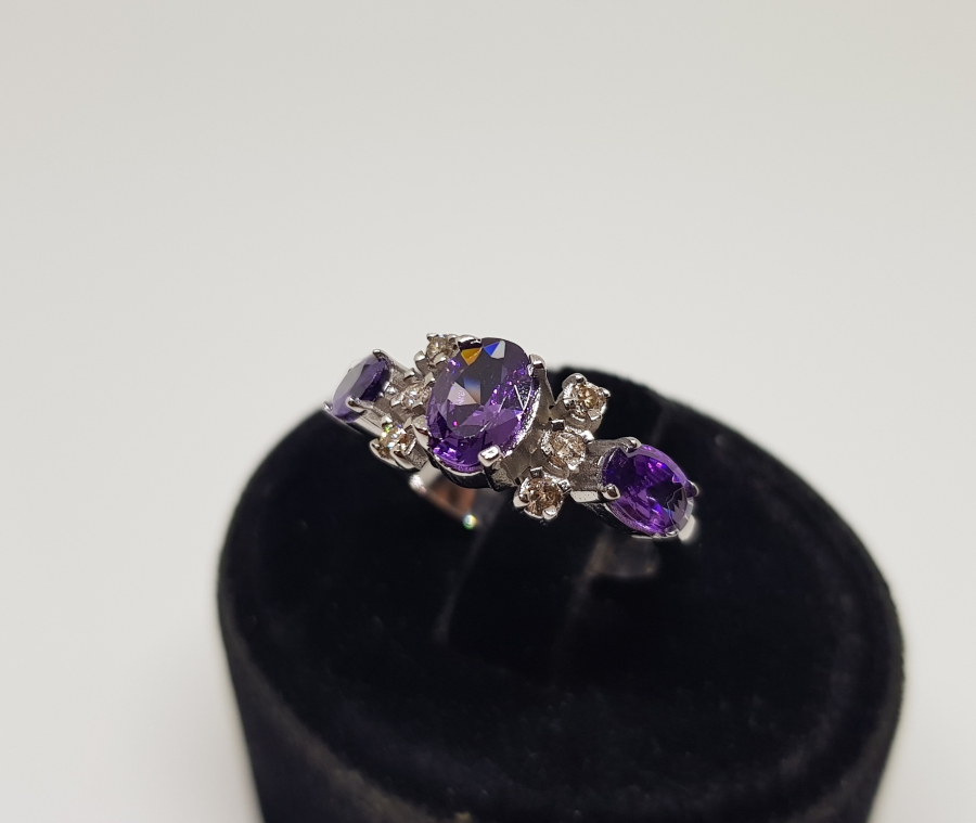 PIRLANTA VE AMETİST TAŞLI ÜÇLÜ SIRA MODEL YÜZÜK