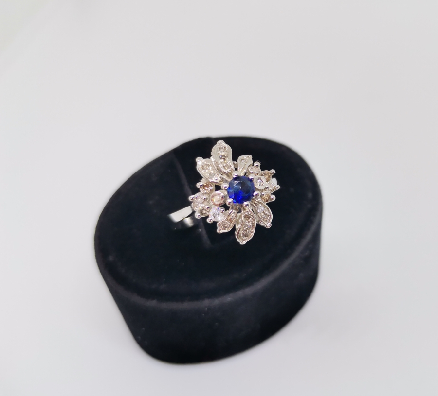 DAĞINIK DAL MODELİ SAFİR VE PIRLANTA TAŞLI YÜZÜK