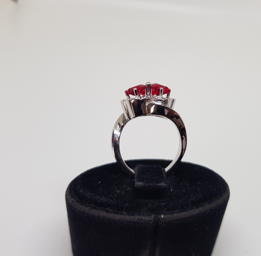 YAKUT VE PIRLANTA TAŞLI YONCA MODEL YÜZÜK