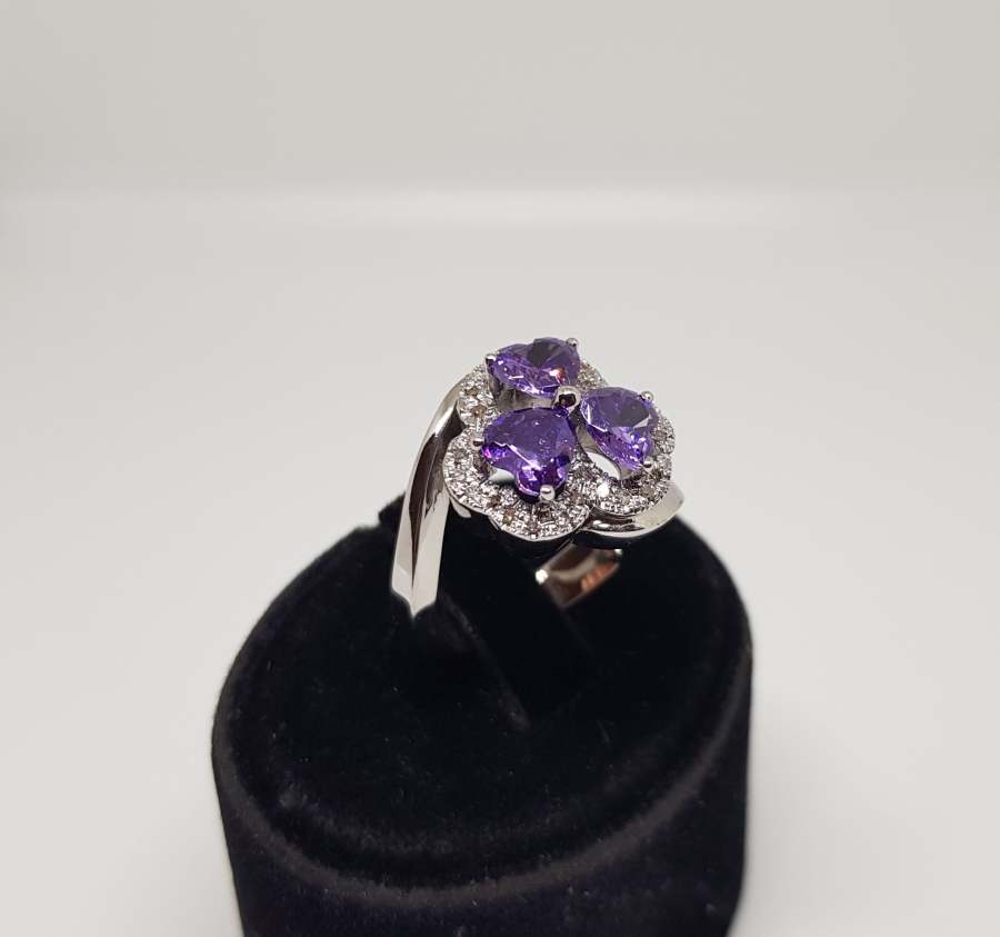 ÜÇ KALPLİ MODEL PIRLANTA VE AMETİST TAŞLI YÜZÜK