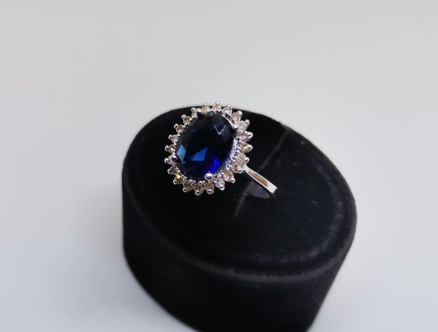 PIRLANTA VE SAFİR TAŞLI GÜNEŞ MODELİ YÜZÜK