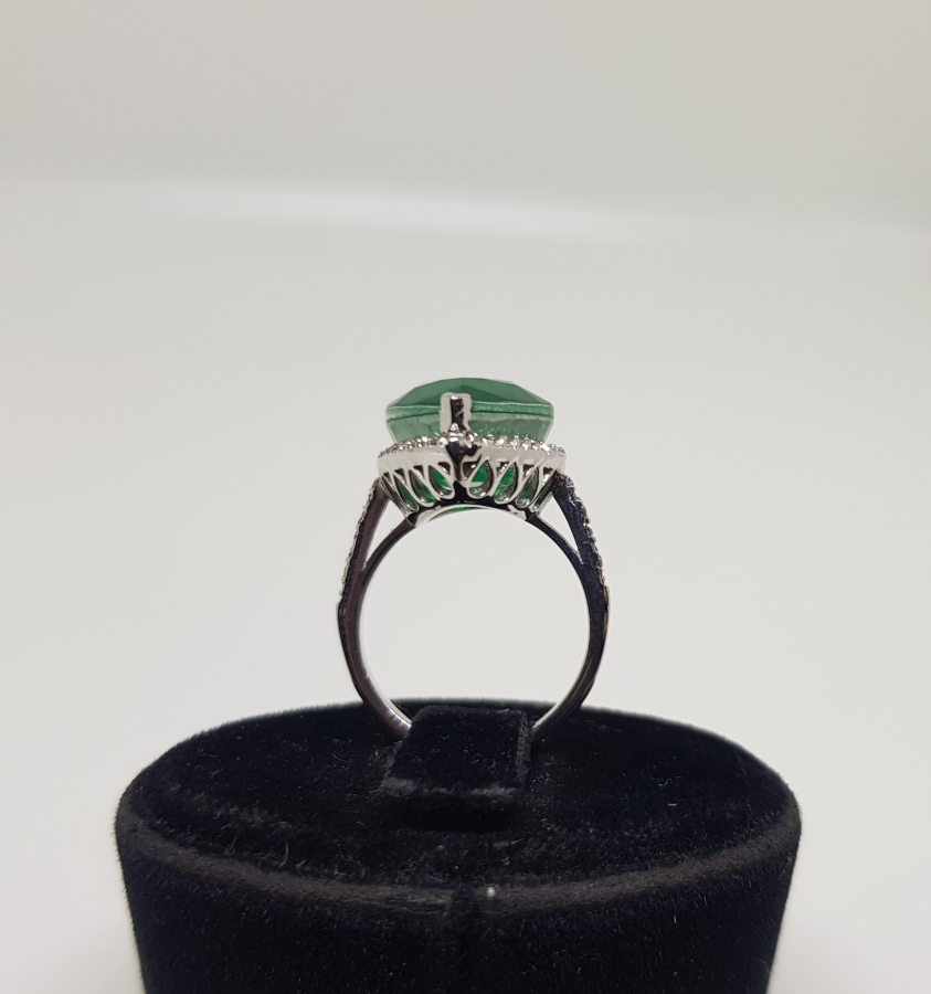 PIRLANTA VE ZÜMRÜT TAŞLI DAMLA MODEL YÜZÜK