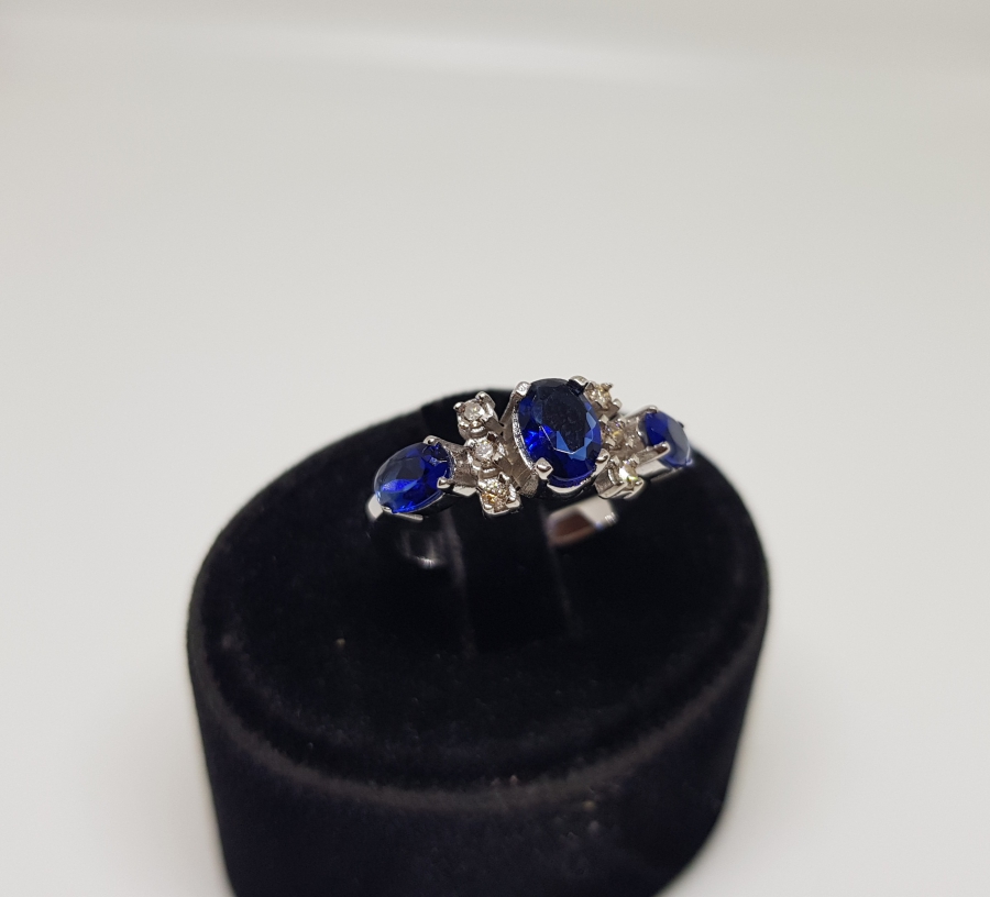 PIRLANTA VE SAFİR TAŞLI ÜÇLÜ ÜÇ TAŞ  MODEL YÜZÜK