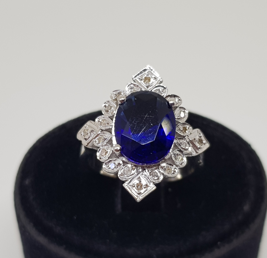 SAFİR VE PIRLANTA TAŞLI GEOMETRİK MODEL YÜZÜK