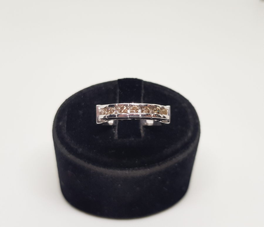 PIRLANTA TAŞLI YEDİTAŞ SIRA MODEL YÜZÜK