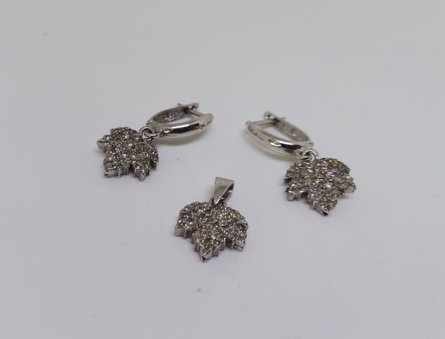 ÇINAR YAPRAĞI MODELİ PIRLANTA TAŞLI KOLYE KÜPE TAKIMI