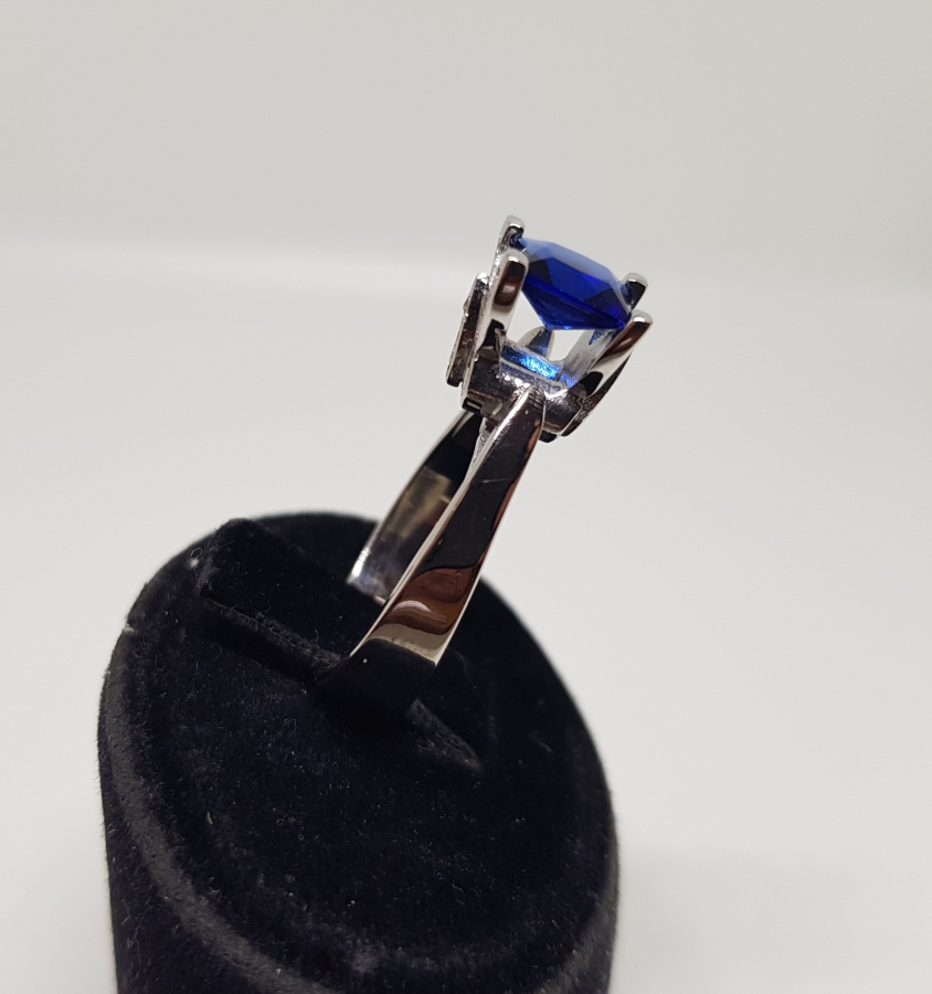 PIRLANTA VE SAFİR TAŞLI KARE ELMAS MODELİ YÜZÜK