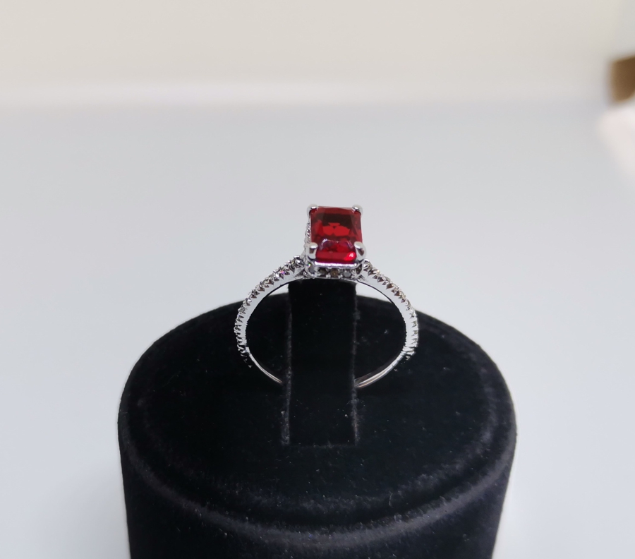 YAKUT VE PIRLANTA TAŞLI FRANSIZ BAGET MODELLİ YÜZÜK