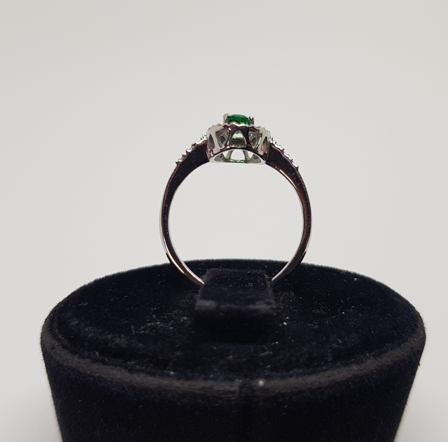 ZÜMRÜT VE PIRLANTA TAŞLI BAGET MODELİ YÜZÜK