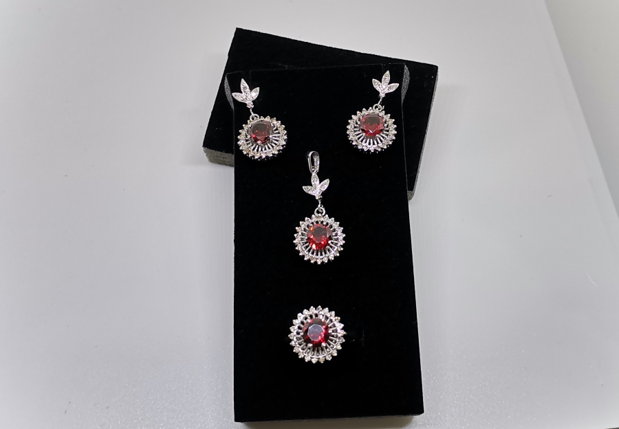 PIRLANTA VE GARNET TAŞLI ÜÇLÜ SET