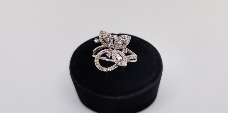 FİYONK MODEL PIRLANTA YÜZÜK