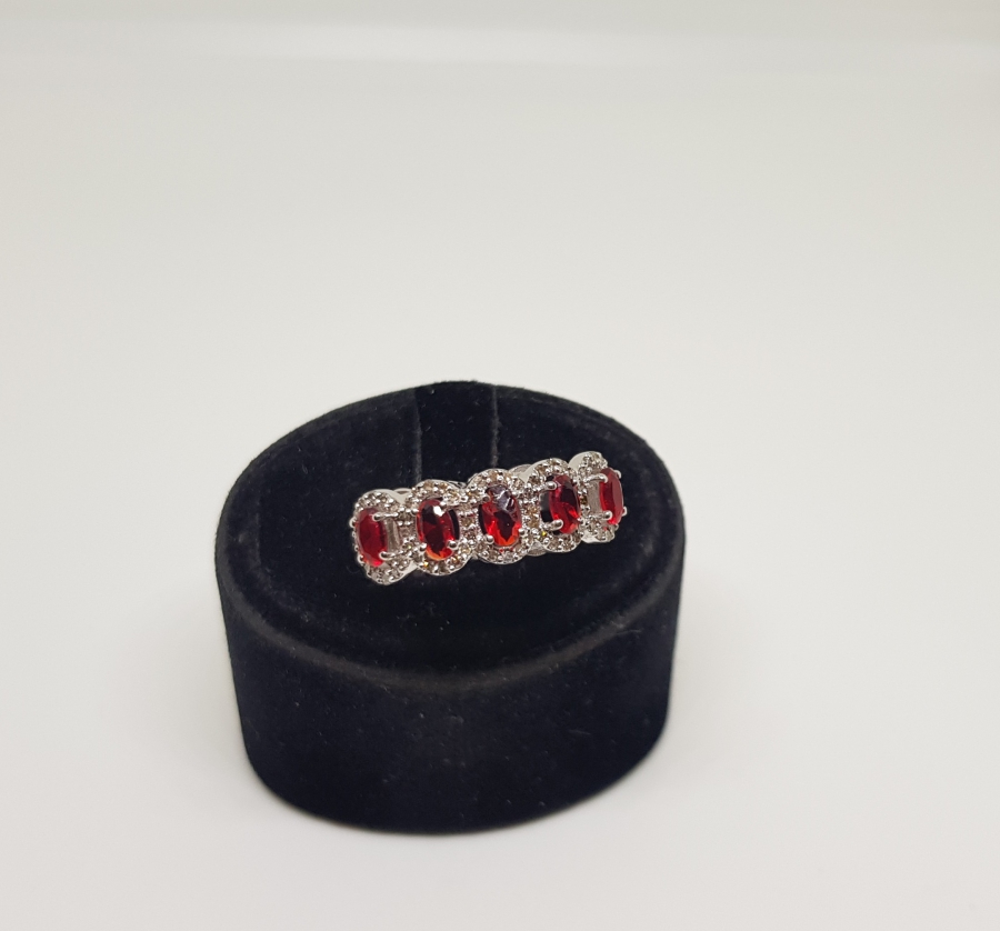 PIRLANTA VE YAKUT TAŞLI BEŞLİ SIRA MODEL YÜZÜK