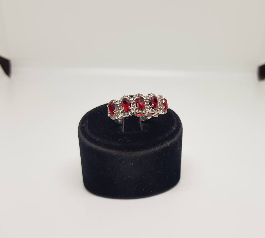 PIRLANTA VE YAKUT TAŞLI BEŞLİ SIRA MODEL YÜZÜK