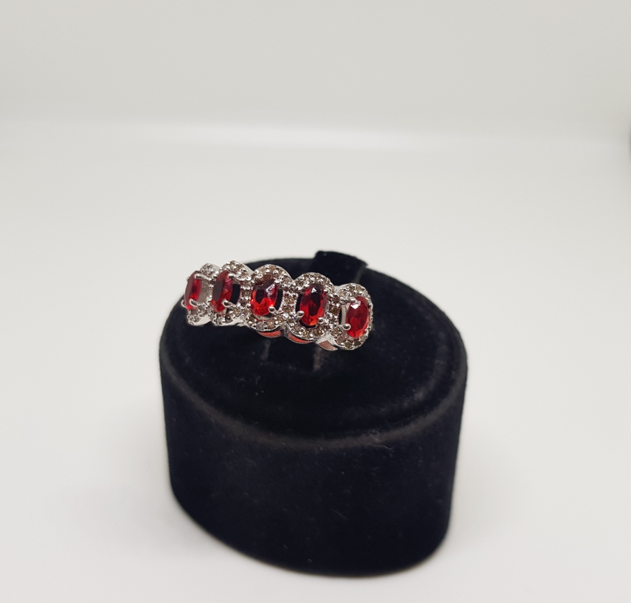 PIRLANTA VE YAKUT TAŞLI BEŞLİ SIRA MODEL YÜZÜK