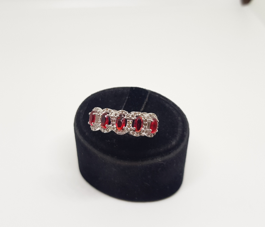 PIRLANTA VE YAKUT TAŞLI BEŞLİ SIRA MODEL YÜZÜK