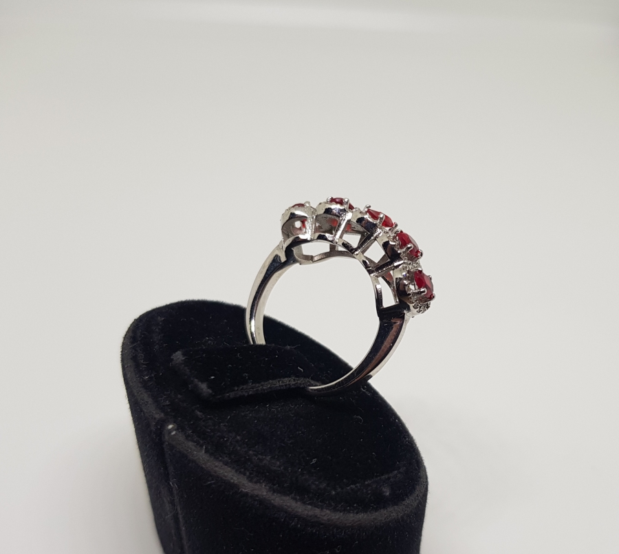 PIRLANTA VE YAKUT TAŞLI BEŞLİ SIRA MODEL YÜZÜK