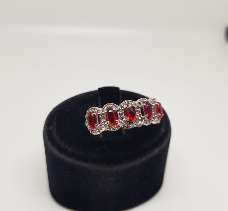 PIRLANTA VE YAKUT TAŞLI BEŞLİ SIRA MODEL YÜZÜK