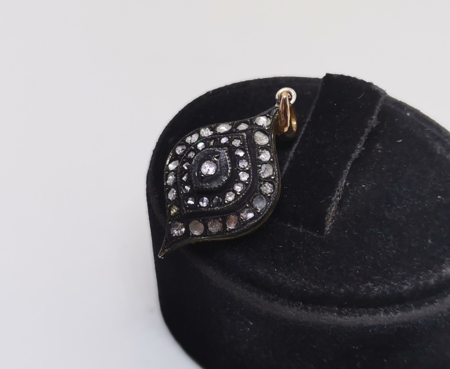 BÜYÜK DAMLA MODELİ ELMAS TAŞLI KOLYE UCU