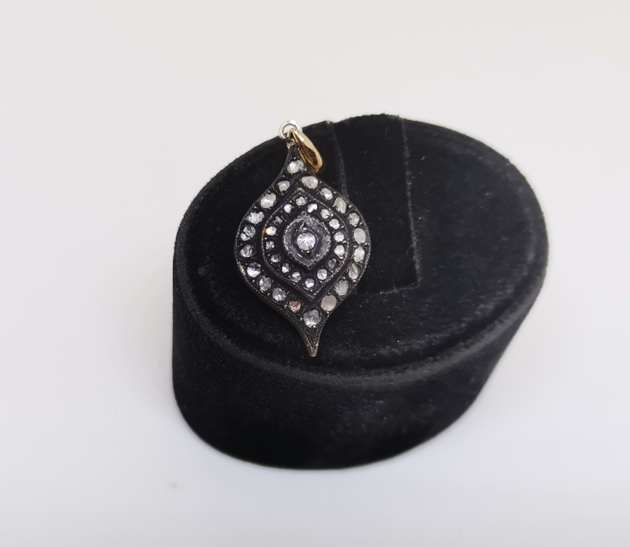 BÜYÜK DAMLA MODELİ ELMAS TAŞLI KOLYE UCU