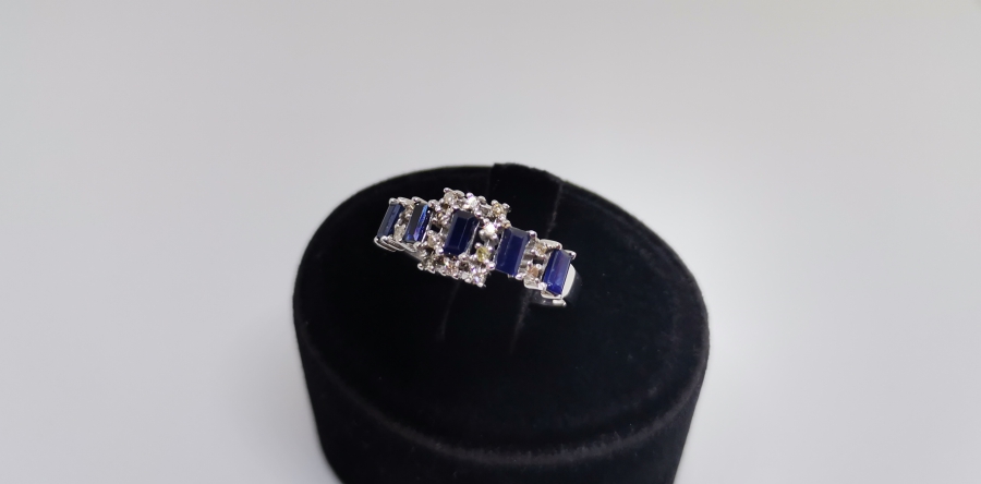 SAFİR VE PIRLANTA TAŞLI YARIM TAMTUR YÜZÜK