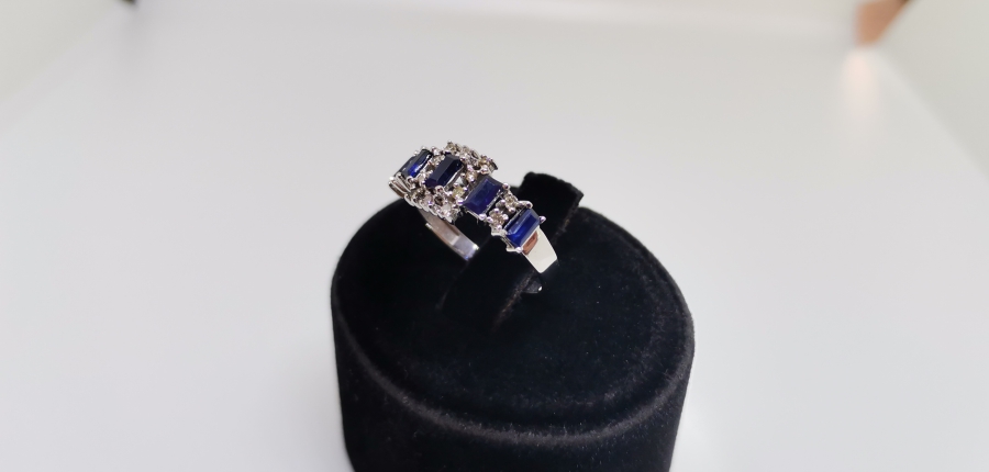 SAFİR VE PIRLANTA TAŞLI YARIM TAMTUR YÜZÜK