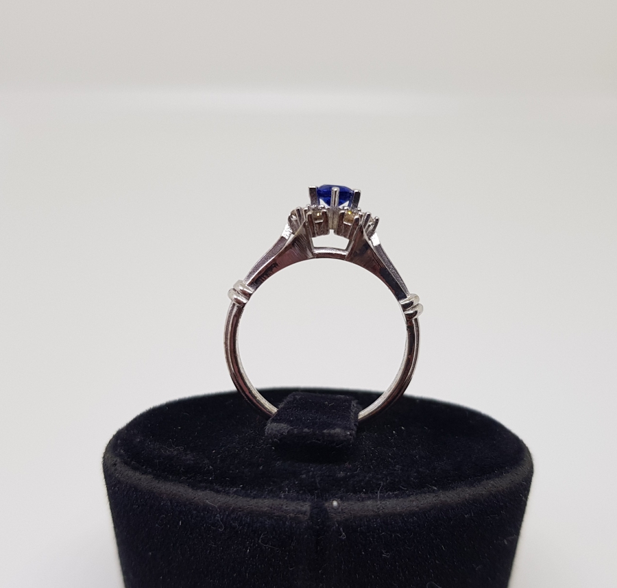 SAFİR VE PIRLANTA TAŞLI KARNİK ÇİÇEĞİ MODELİ YÜZÜK