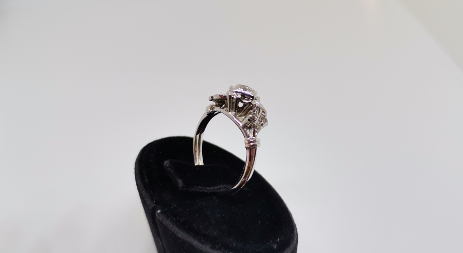 PIRLANTA TAŞLI YAPRAKLI MODEL YÜZÜK