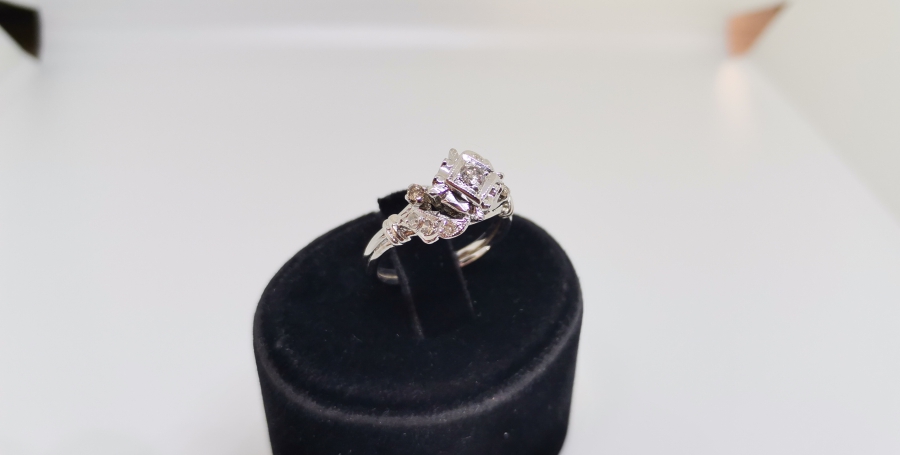 PIRLANTA TAŞLI YAPRAKLI MODEL YÜZÜK