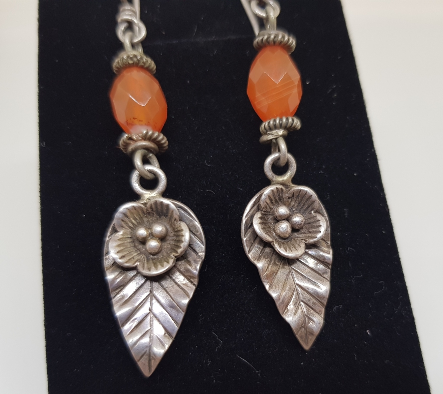 FASETA KESİMLİ AKİK TAŞLI ÖZEL YAPIM GÜMÜŞ KÜPE